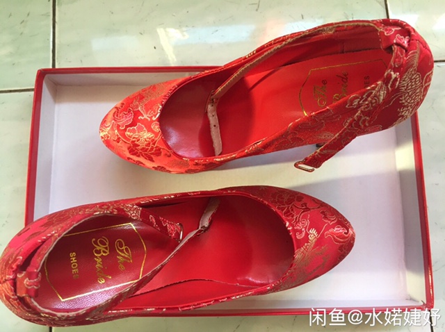 出35码中式婚鞋、西式婚鞋各一双，9成新