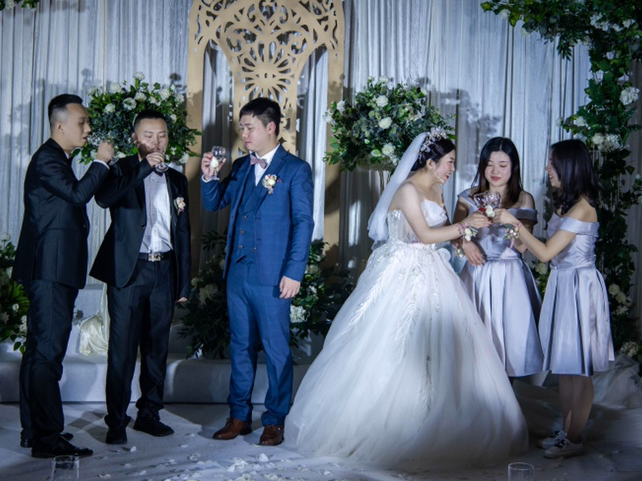 初识你名，一见钟情
倾我所有，尽我所能