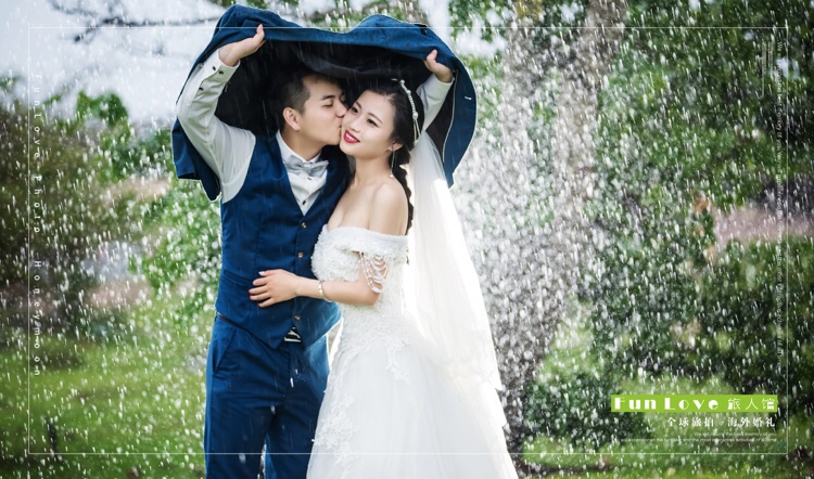 拍婚纱照有雨_拍婚纱照白背景有回影