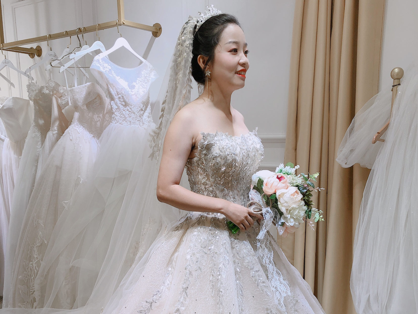 西安新娘妆婚礼跟妆全程跟妆