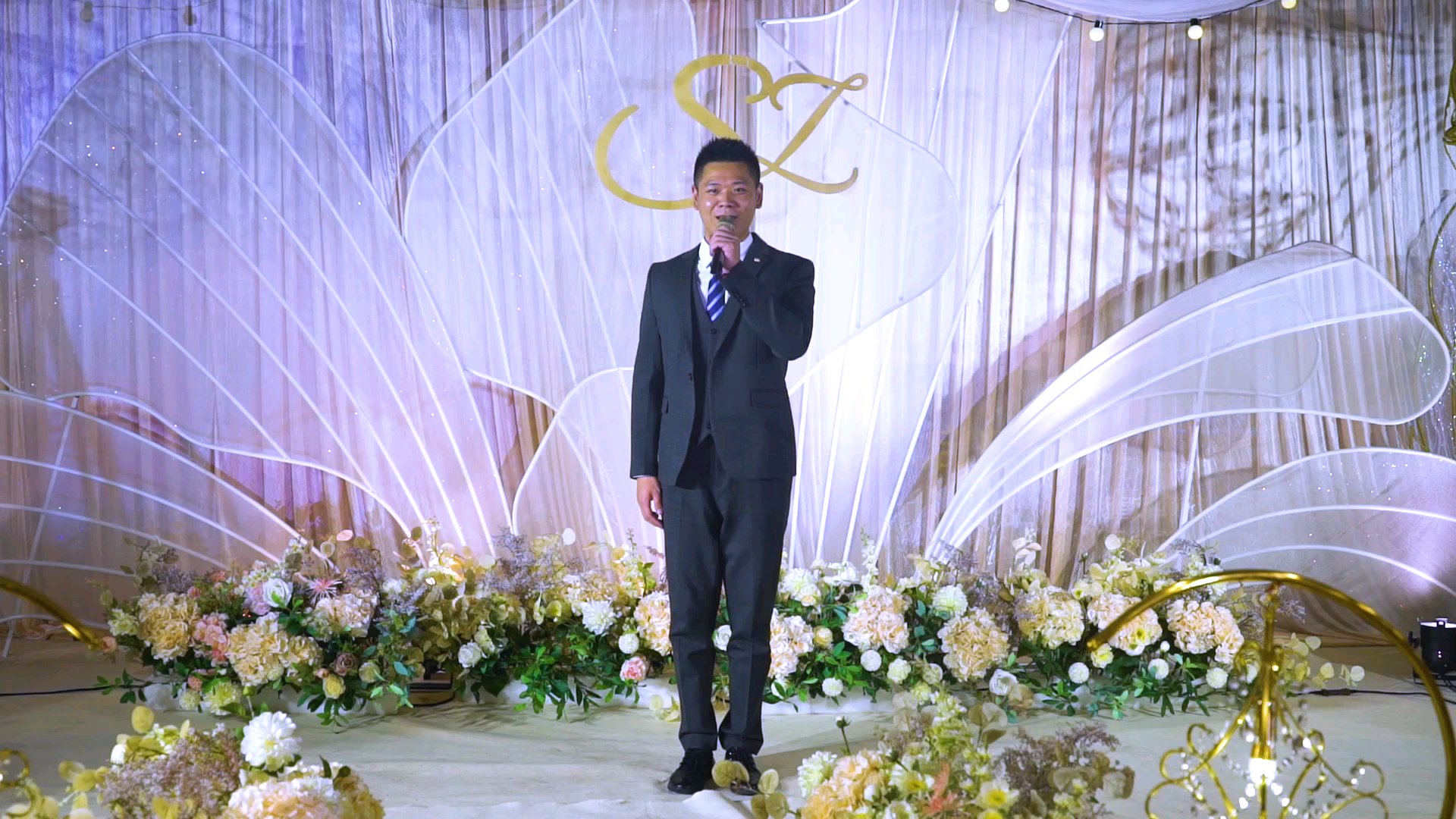 性价比超高资深主持--周磊