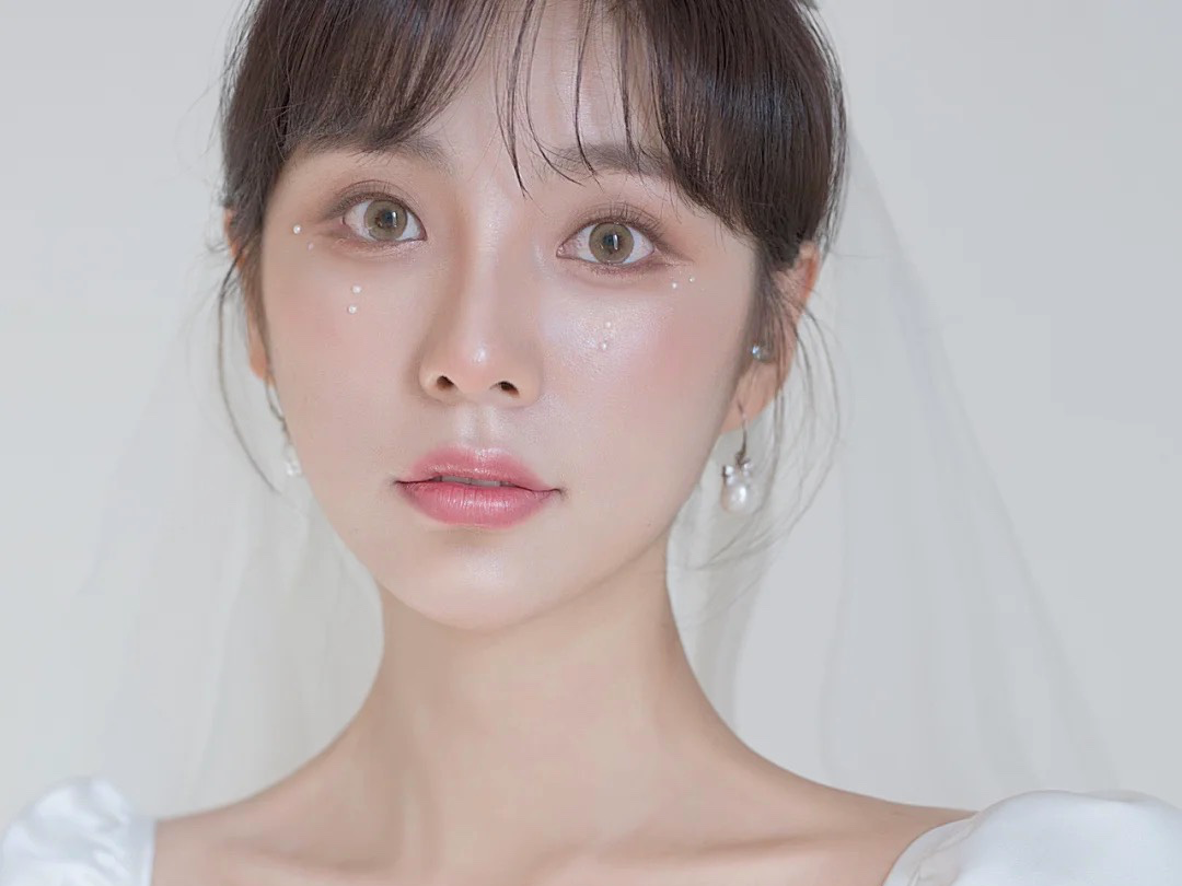 黄金档期高级团队全天跟妆(2380预定送亲友妆)