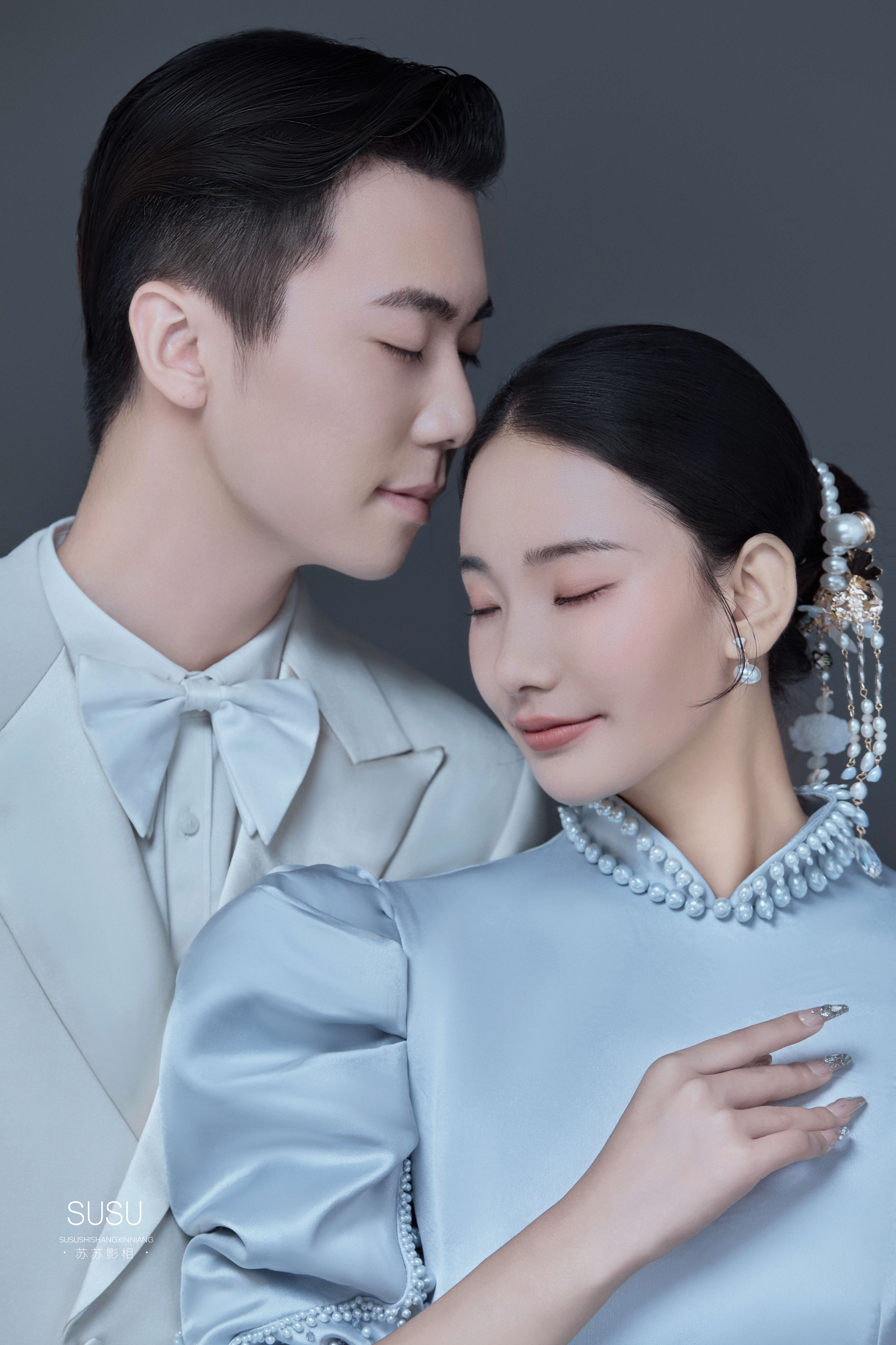 经典又高雅的蓝调新中式旗袍婚纱照