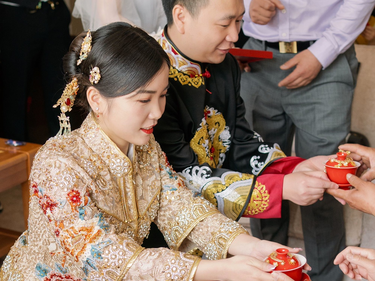 资深化妆师凌晨早妆（秀禾 婚纱均可）