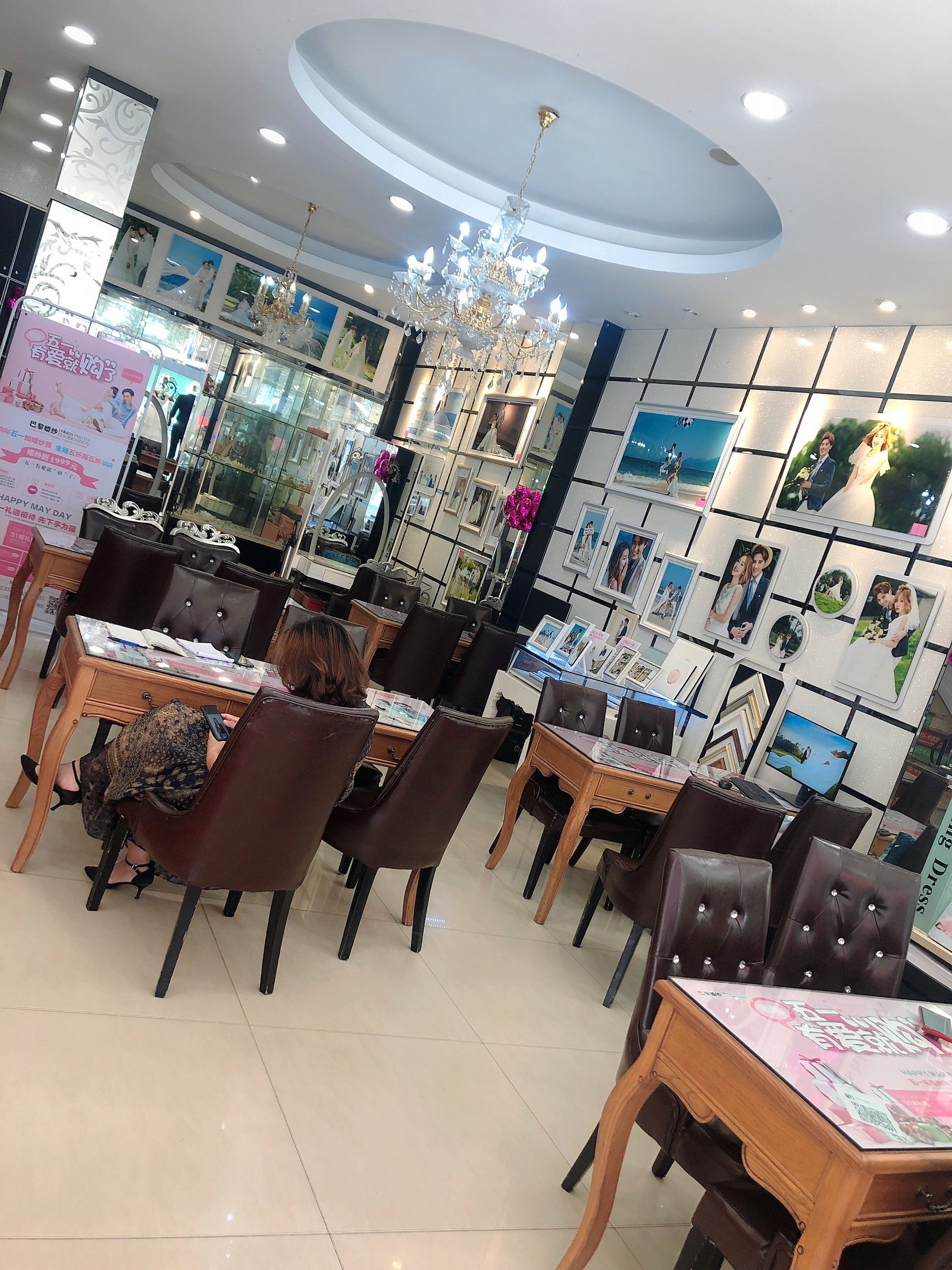 东莞市横沥巴名黎婚纱摄影店
