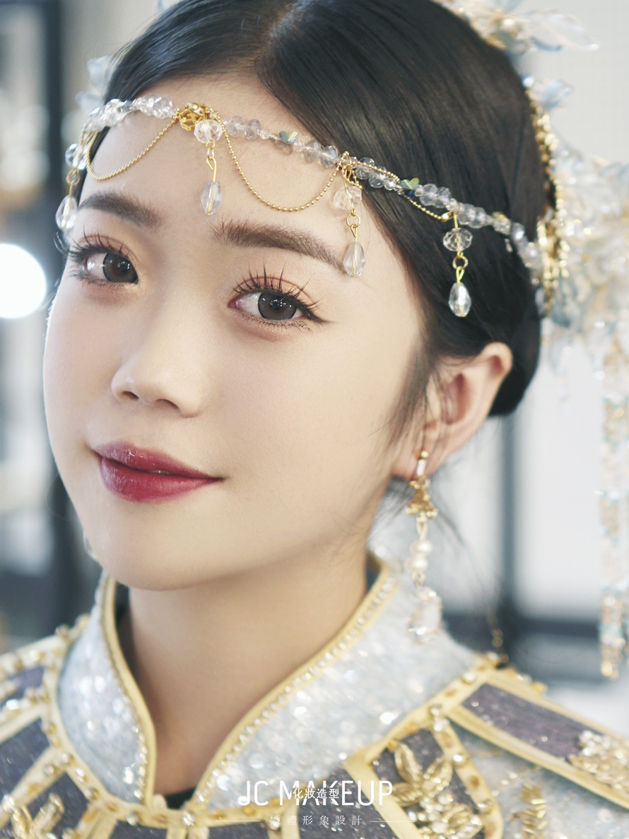 布灵布灵的少女秀禾妆