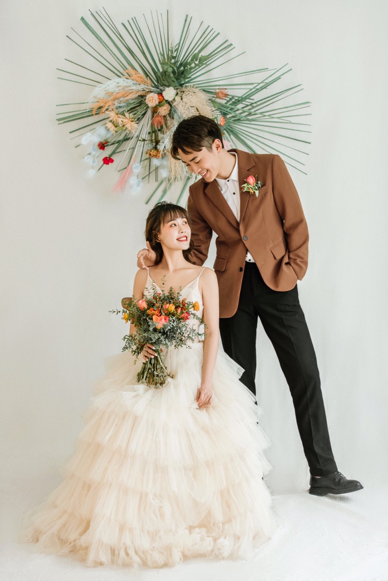 高性价比婚照怎么拍，这几套造型必选