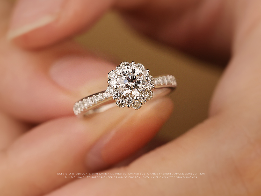 浪漫指尖|芙罗拉群镶女式钻戒