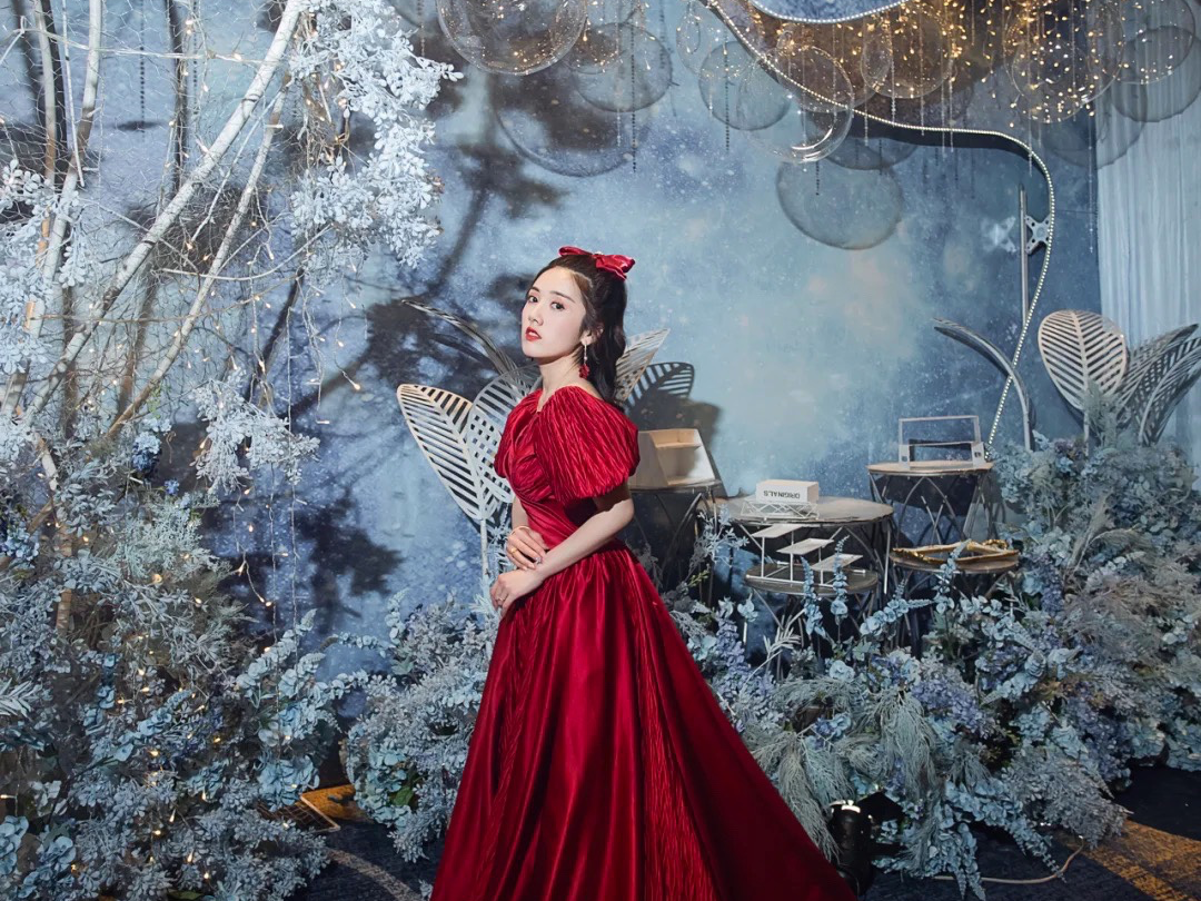 资深档化妆师全程跟妆#赠送两个亲友淡妆