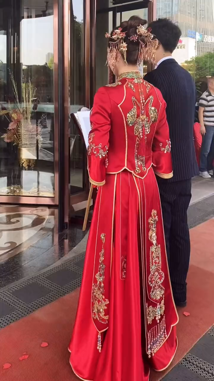 实用中式西式婚礼跟妆造型套餐