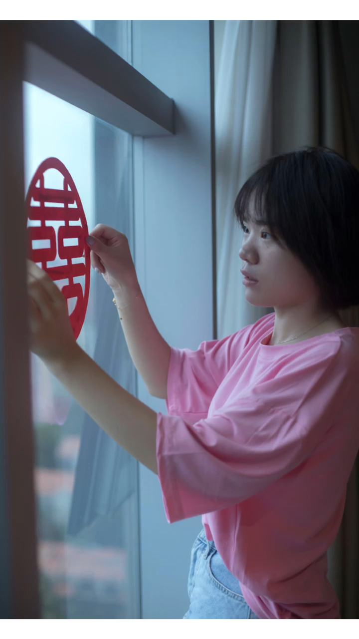 晴天适合相见，雨天适合思念。日常需要在一起。