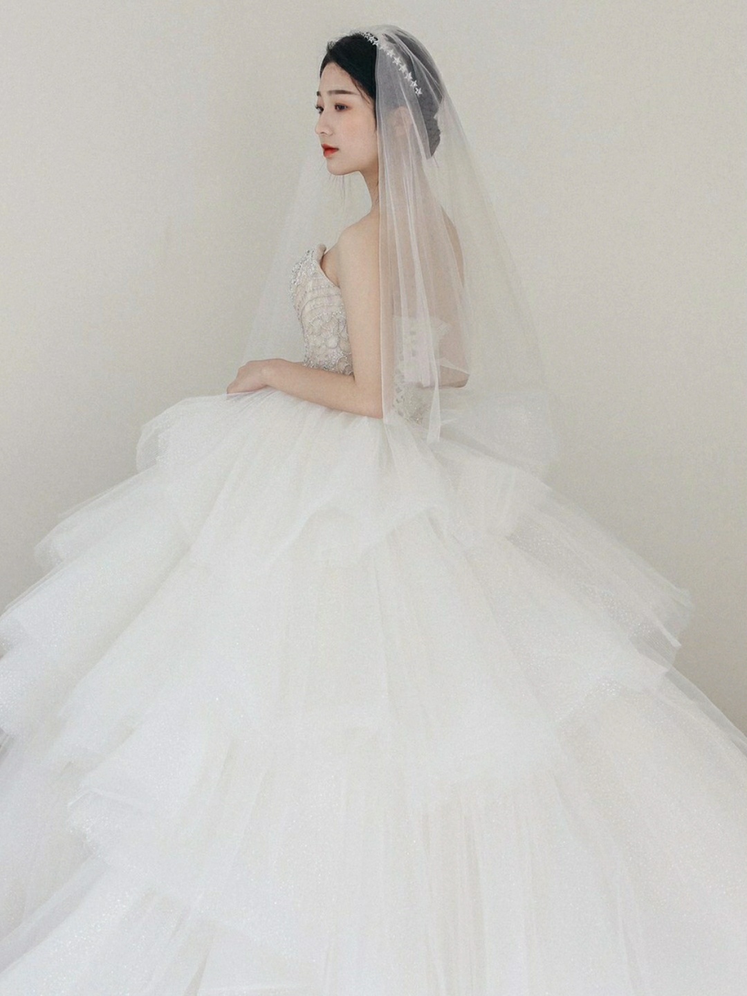 【超值性价比】婚纱套系+首席跟妆+伴娘服
