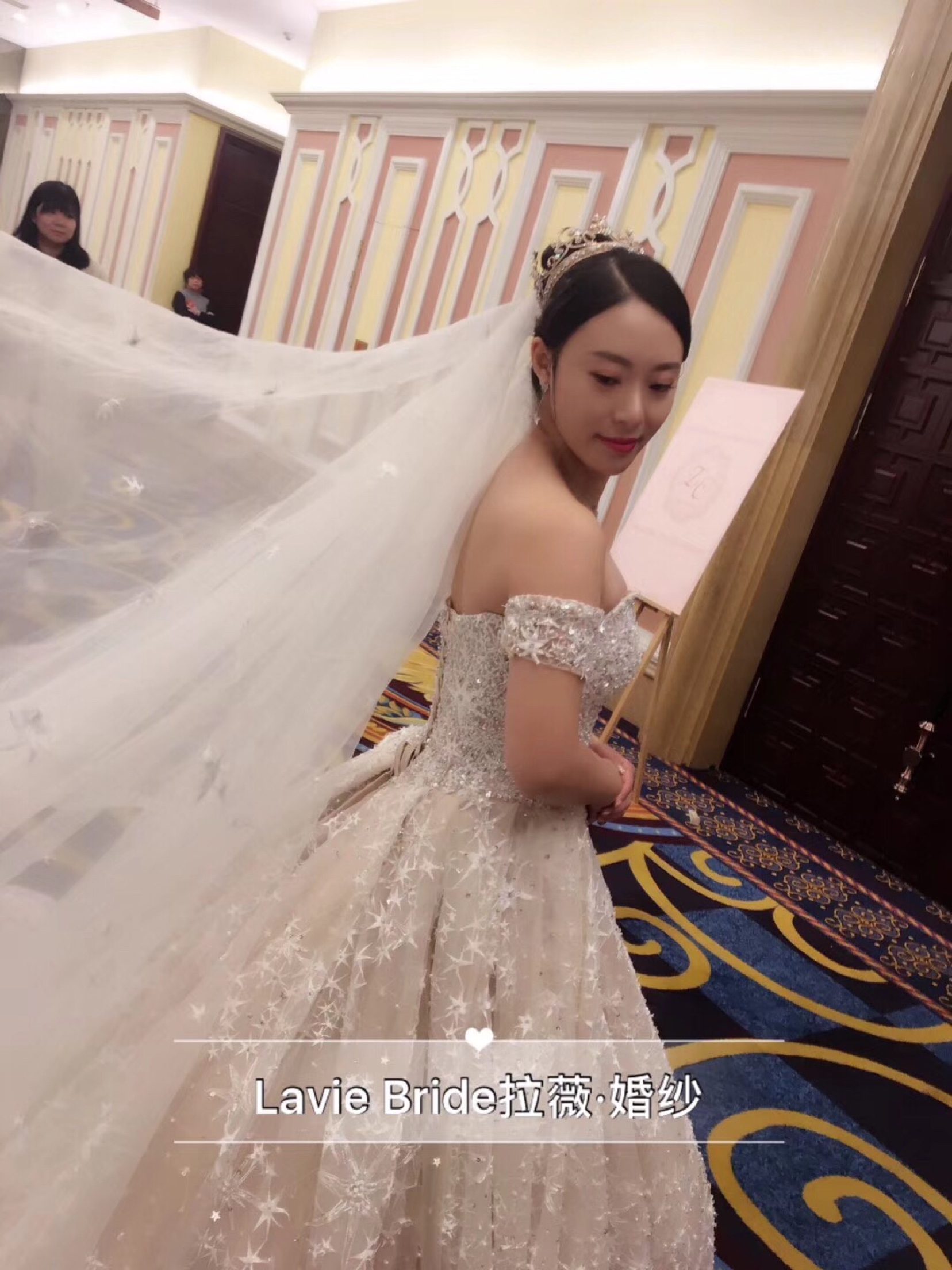 维薇安婚纱_少佐薇尔莉特婚纱图片(3)