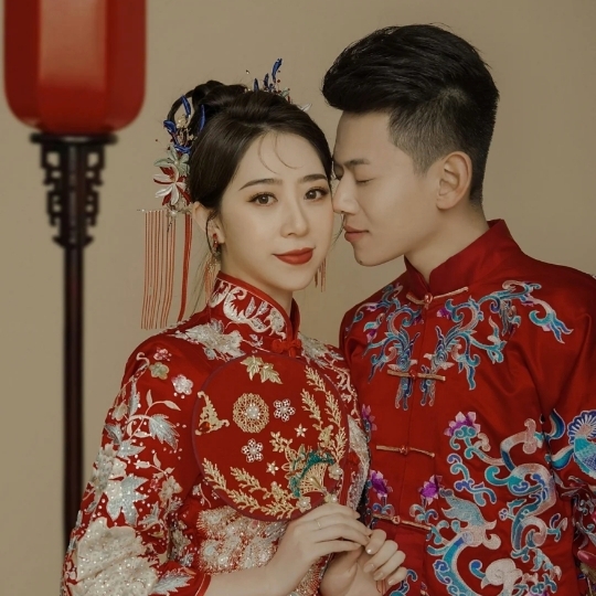 秀禾服工笔画
中国传统的中式秀禾服