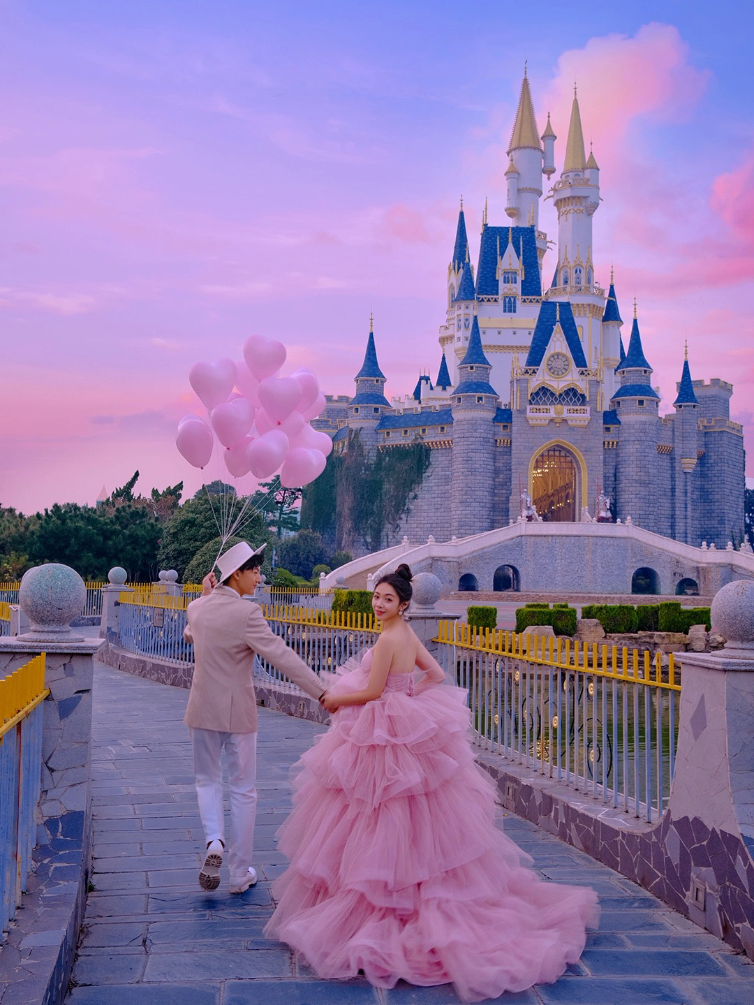 济南婚纱照|梦幻城堡迪士尼在逃公主婚纱照