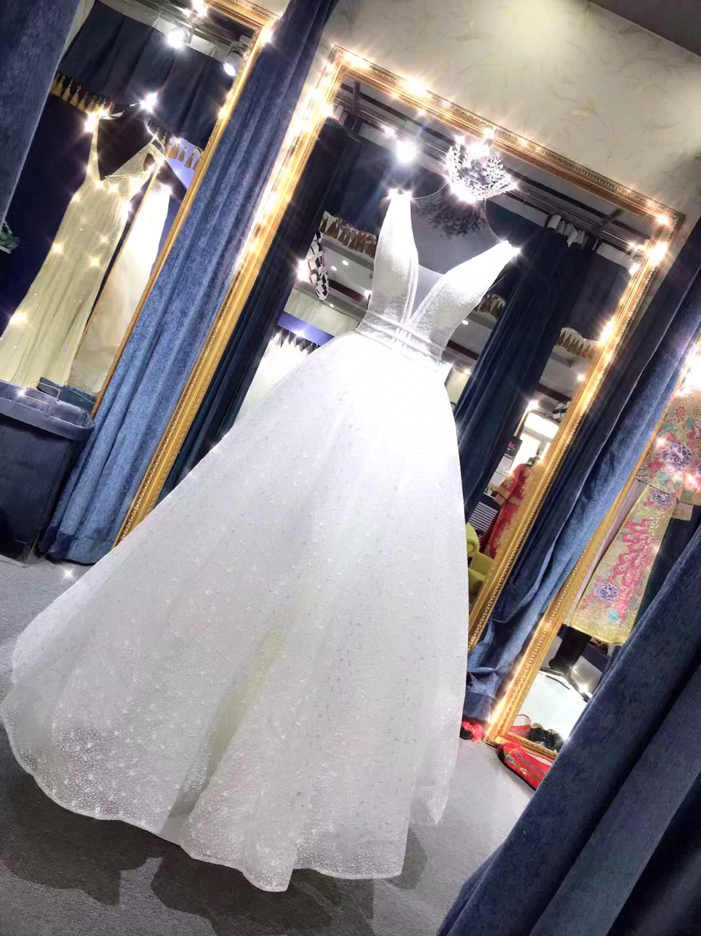婚纱是租还是买？tb买婚纱靠谱吗？