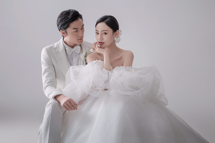 【活動(dòng)】?jī)?nèi)外景通拍+12服12造+送婚紗