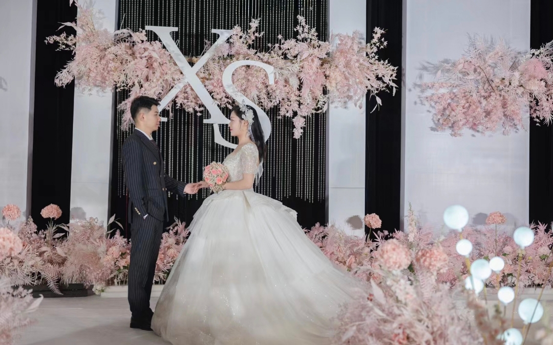 心中有一场梦幻的邂逅，风中有一场粉色的浪漫