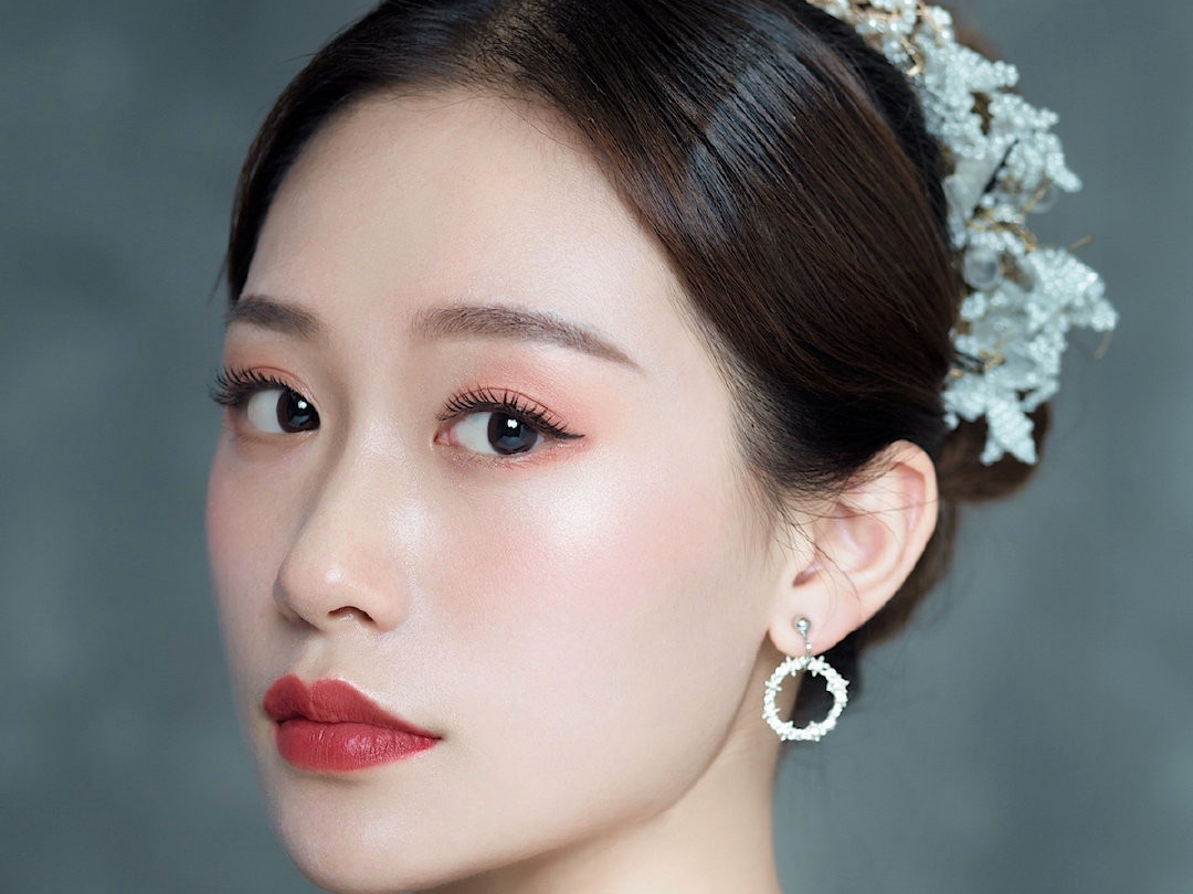 准新娘订婚当天订婚妆面造型