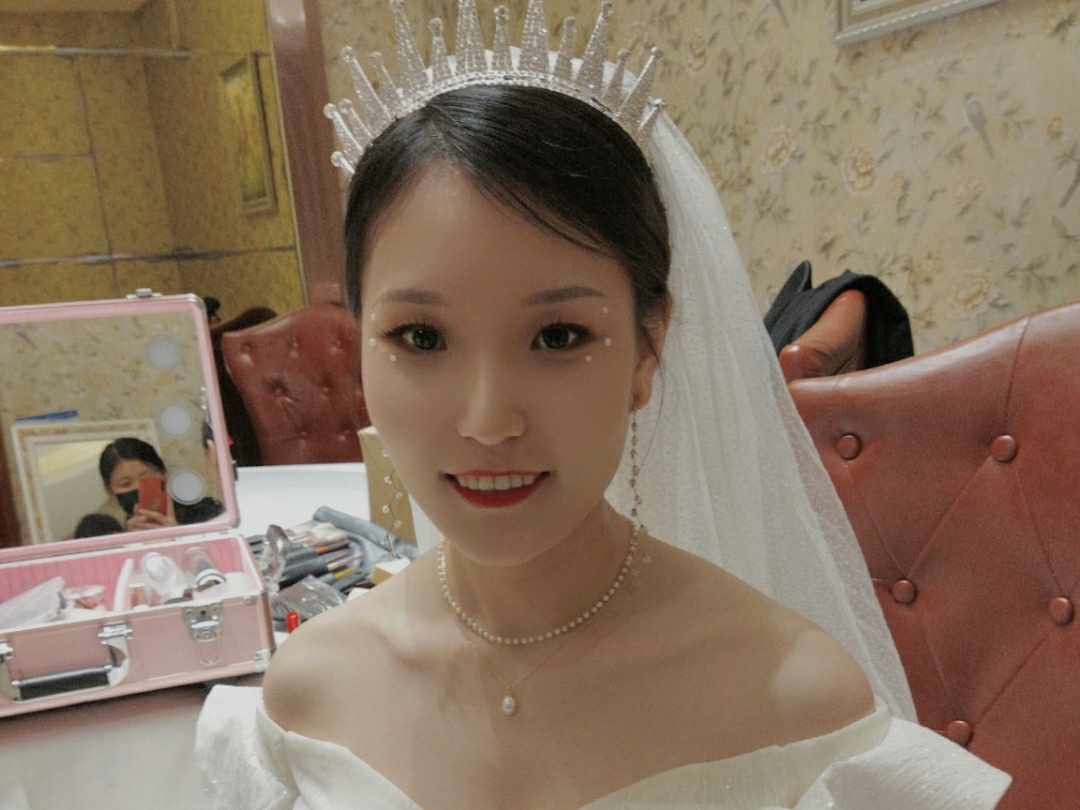 1680套餐含新娘跟妆婚纱礼服秀禾另送超值大礼包