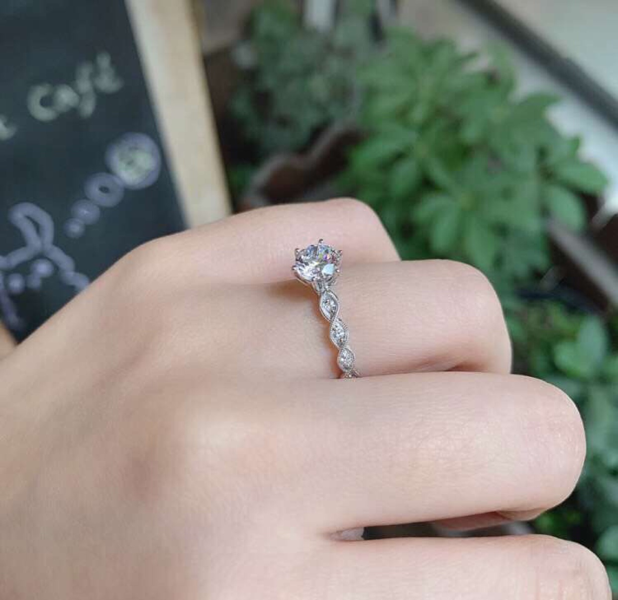 30分钻戒看起来像50分！婚戒这样选显钻又吸睛！