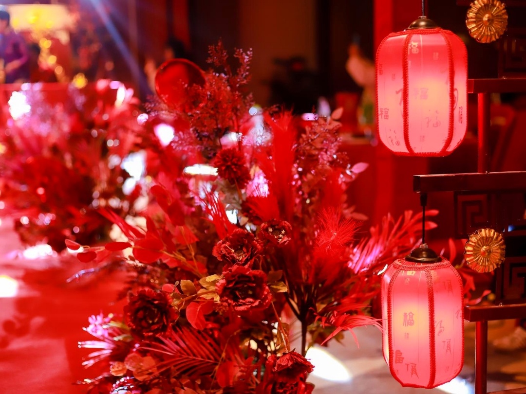 紅色定制傳統(tǒng)中式婚禮現(xiàn)場(chǎng)