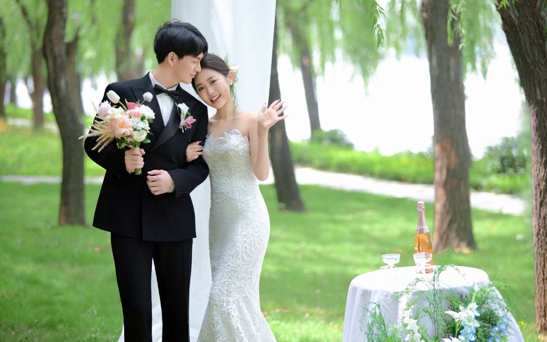 草坪紀(jì)實風(fēng)婚紗照