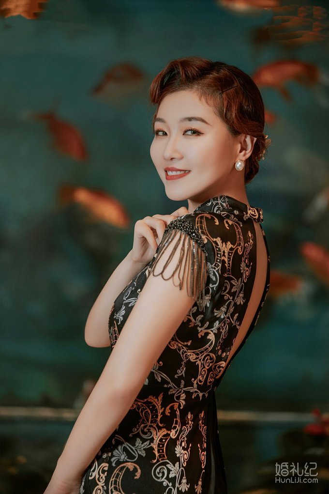 大婚必穿3件礼服，👰🤵一出场全家都夸好看