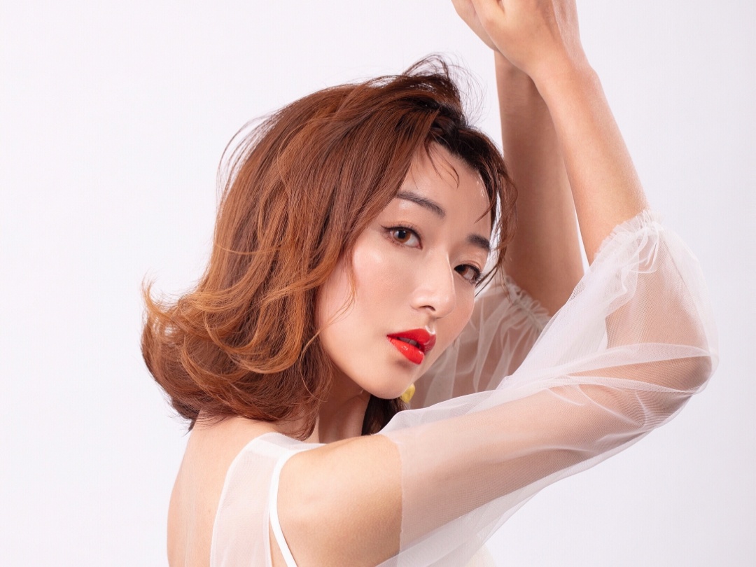 精品套系南京
新娘全天上门化妆
