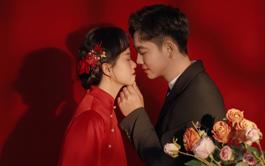 一袭中国红新中式内景婚纱照❤️