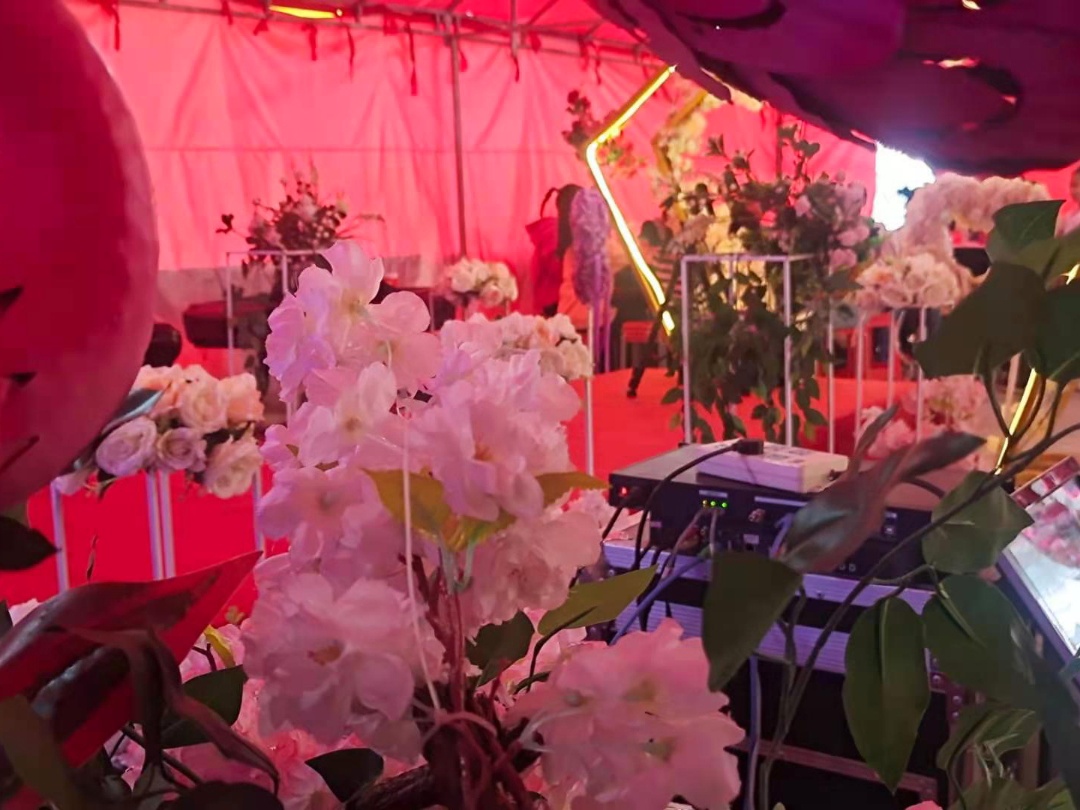 时尚前沿浪漫个性农村婚礼
