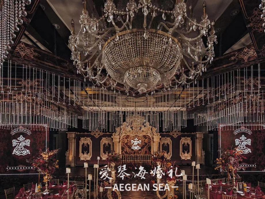 送你一份满载水晶
  高端大气的一站式婚礼