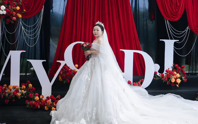 紅黑色簡約風(fēng)主題婚禮