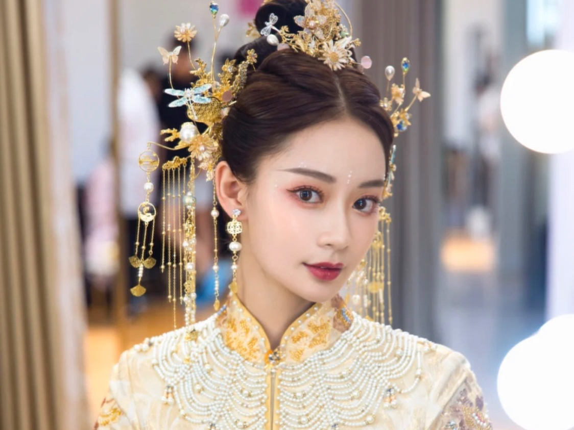 高级定制新娘造型2套秀禾，白纱，