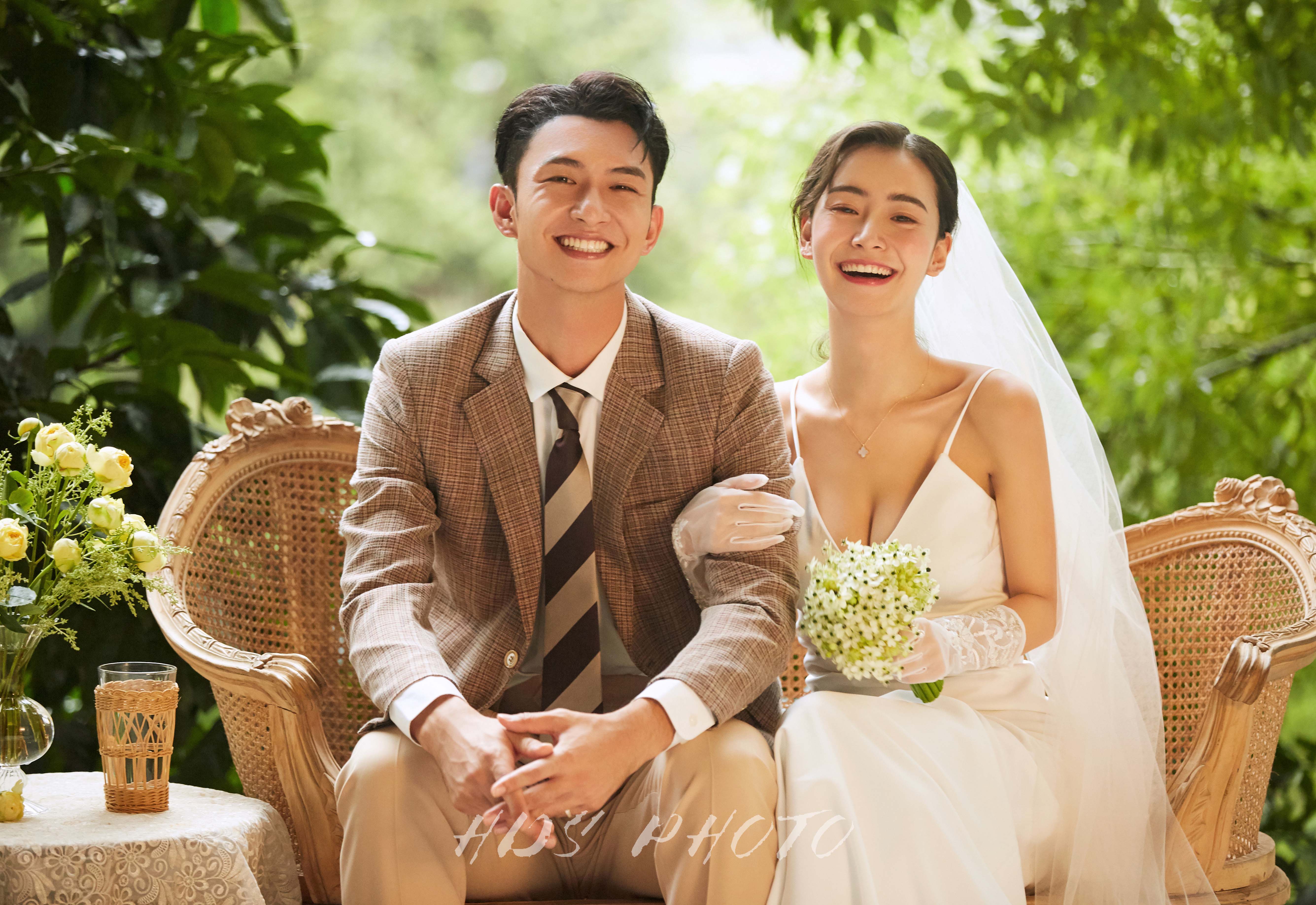 【超值团购】底片全送 服装任选 有光的花园婚纱照