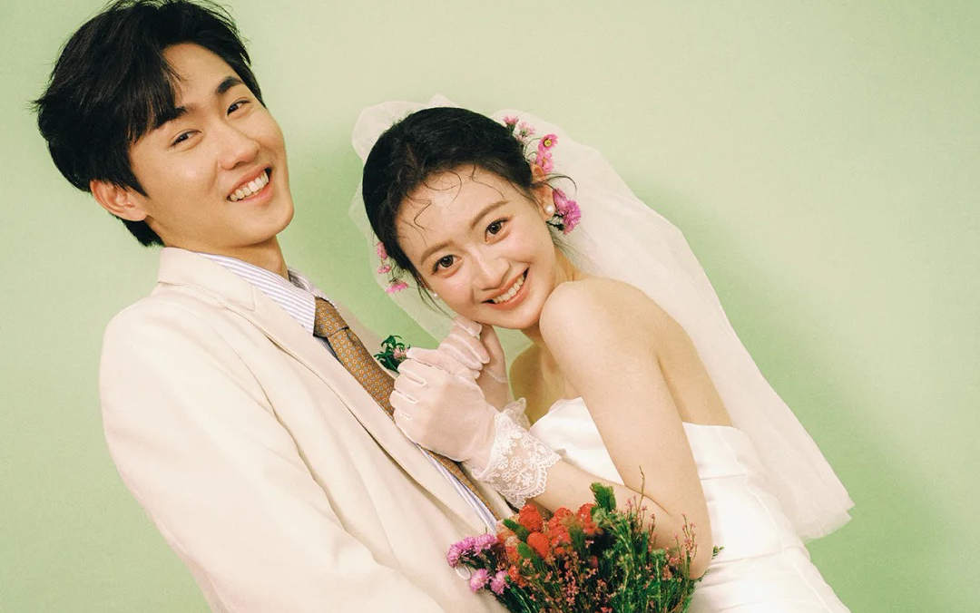 甜到齁❗️拍了组室内小清新ins风婚纱照 