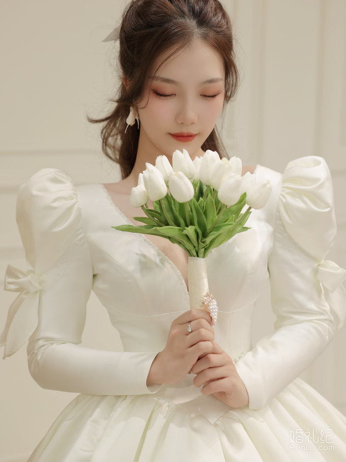 一眼爱上的高级感复古长袖婚纱｜太原婚纱店