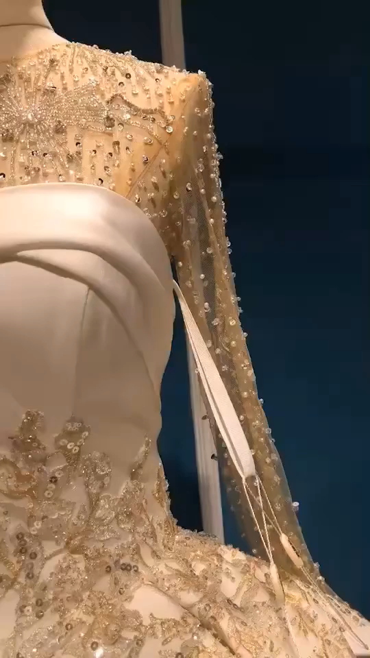 【钜惠套系】细节满分的大拖尾婚纱