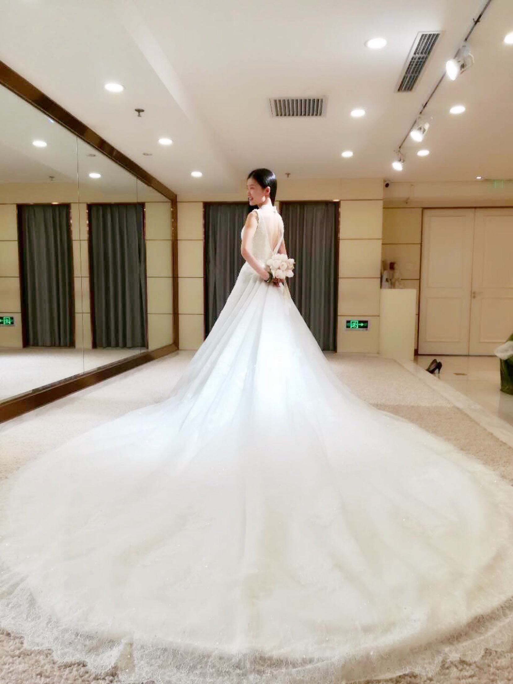 婚纱馆简介_婚纱情侣头像