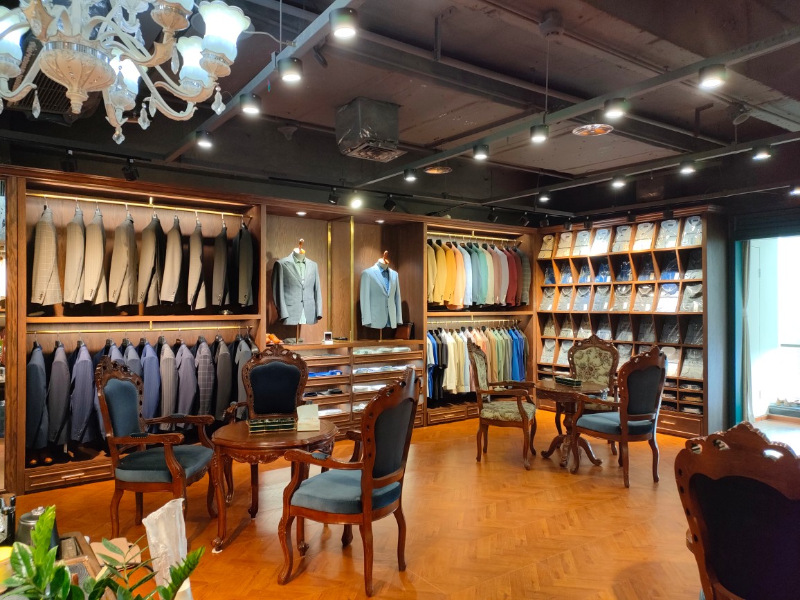 成都诺顿智能有限公司定位为数字化智能高端定制服装生产企业,自主