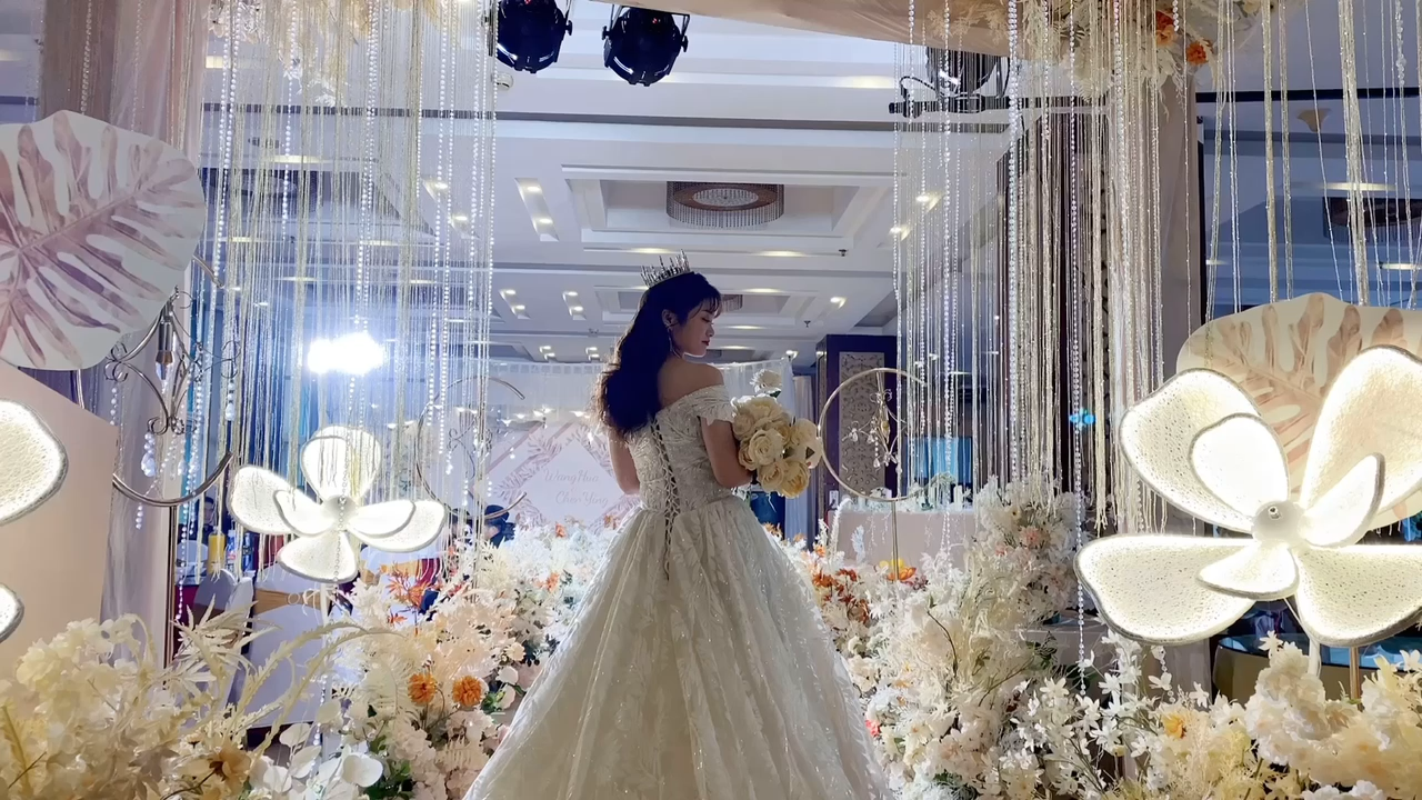 【超值全套婚礼服装租赁】三件套租赁，赠送婚礼胸贴