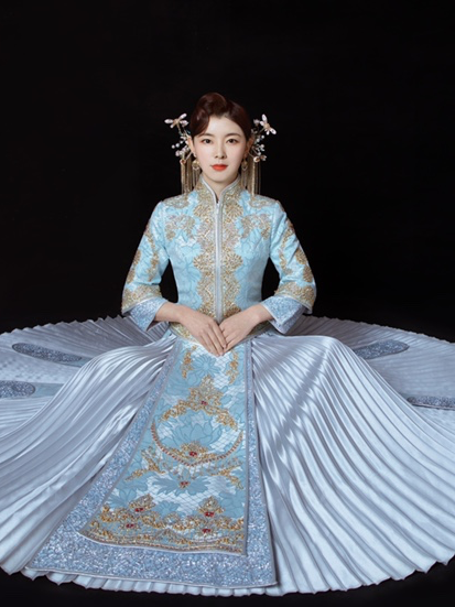 【资深跟妆+婚纱四件套】省心全包+2V1服务

