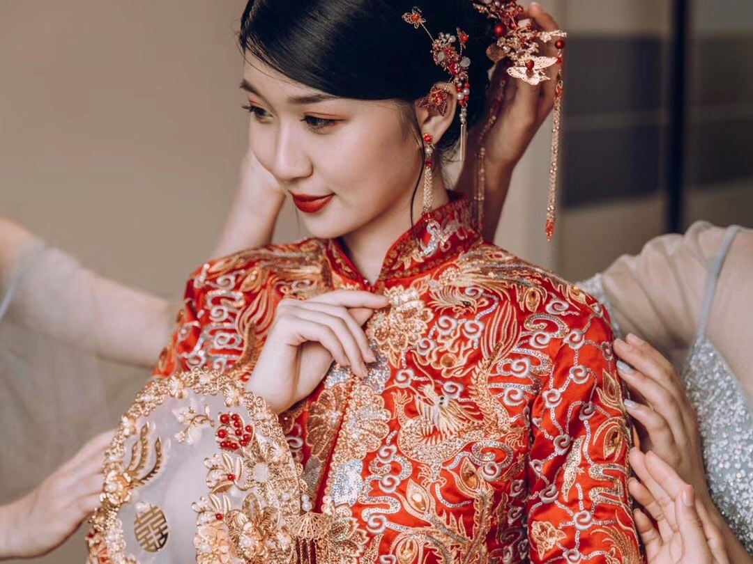 跟妆优惠中送妈妈妆伴娘妆