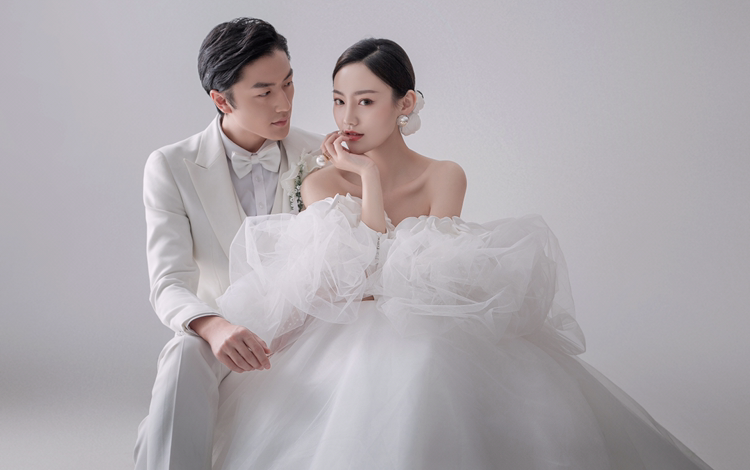 【活動(dòng)】內(nèi)外景通拍+12服12造+送婚紗