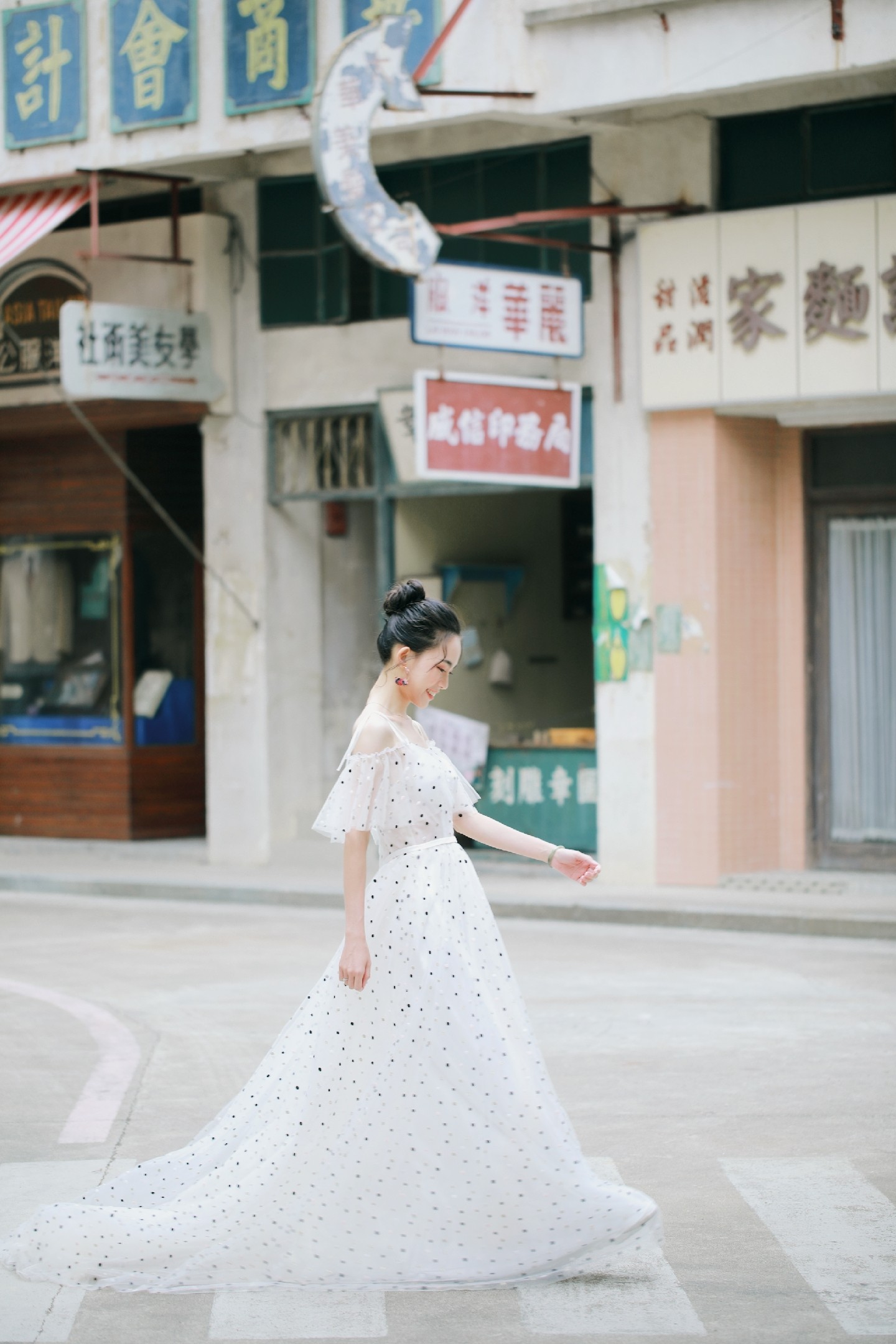 亲身示范，小个子新娘拍婚照必选礼服