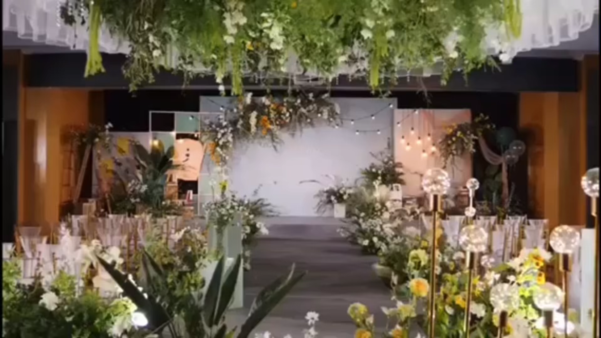 那个陪他淋雨的女孩