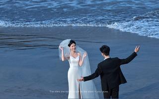 电影氛围感的海边婚纱照，越看越心动💓