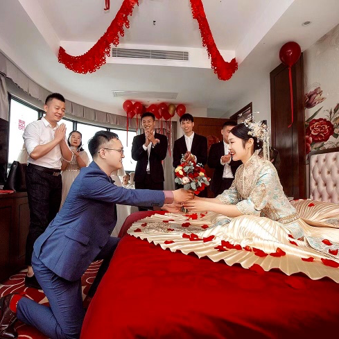 新娘早妆    订婚妆（包括头饰）
