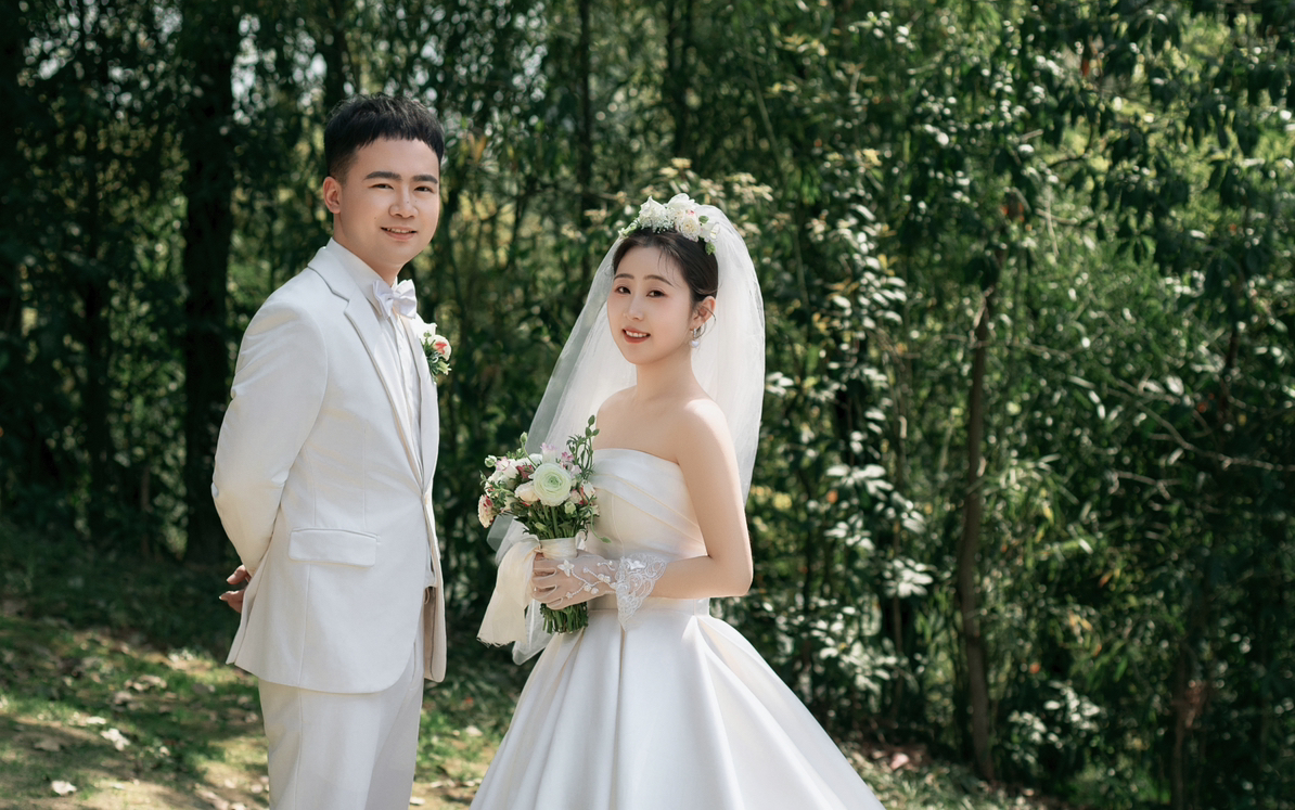 清新的草坪森系婚纱照 杨先生&鲁漂亮#蔓延摄影