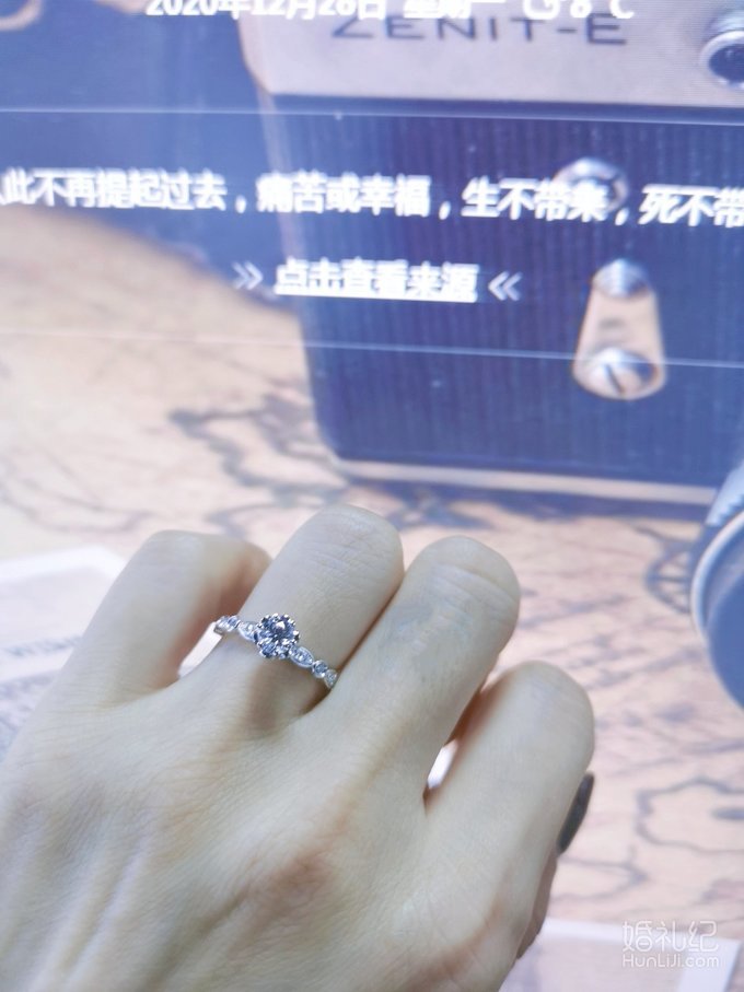 精挑细选的钻戒终于到手了，手残没拍出它的美！